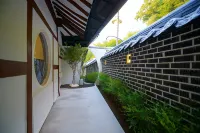 Geuligobom Dokchae Pension