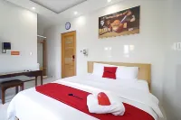 RedDoorz Lucky Hotel Lien Phuong Các khách sạn gần Tạp Hóa Đức Long