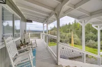 5 Acres & Deck: Scenic Greenwood Home w/ Mtn Views Hotels in El Dorado County