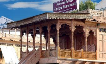 WelcomHeritage Gurkha Houseboats - Housity
