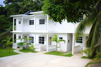 Tha Lagoon Spot Hotels near Long Bay