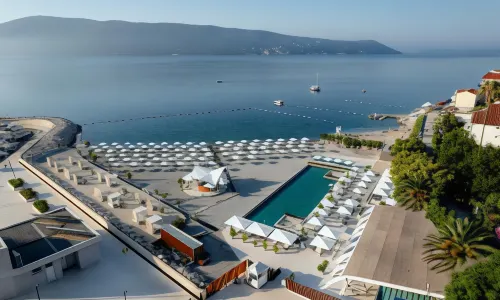 Lazure Hotel & Marina
