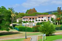 Pierre & Vacances Résidence Les Parcs de Grimaud Hôtels à proximité de : Golf Club de Beauvallon