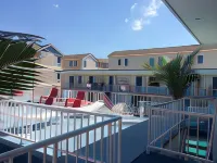 White Caps Motel - Motels