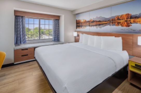 Days Inn and Suites by Wyndham Greeley