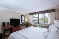 Granville Island Hotel - Parking