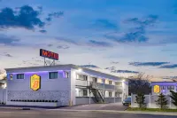 Super 8 by Wyndham Lindenhurst Hotels near Ann Taylor Factory Store