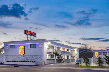 Super 8 by Wyndham Lindenhurst Отели в г. Север Амитивилл