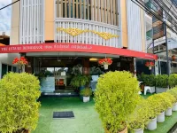 The Luxury Residence Hotels near Laem Samila