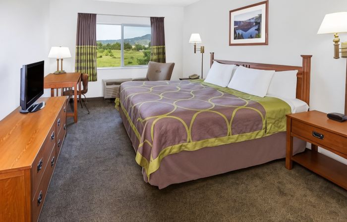Super 8 by Wyndham Central Pt Medford