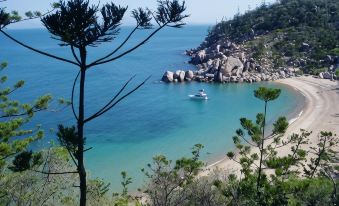 Tropical Palms Resort & 4WD Hire