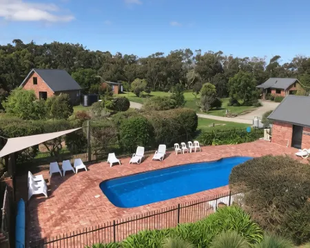 Prom Coast Holiday Lodge Hotels in Foster