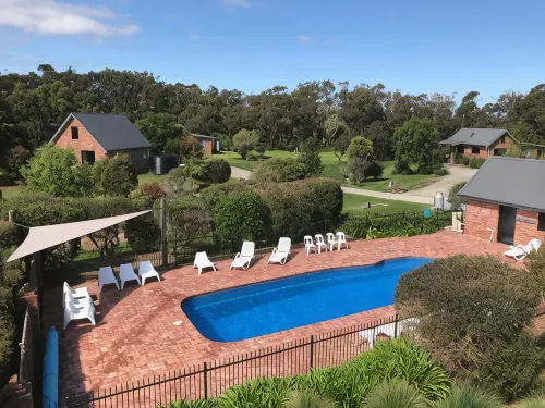 Prom Coast Holiday Lodge Hotels in Foster