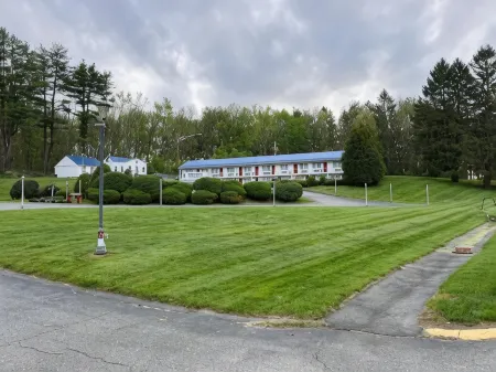 Economy Lodge 682 Main St Sturbridge