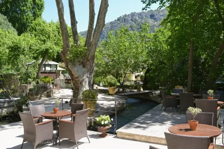 Hotel du Poète Отели в г. Кабриер-д'Авиньон