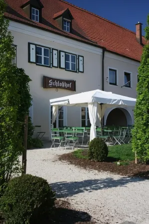 Schlosshof Anno 1743