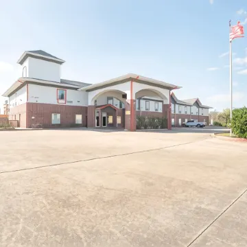 OYO Townhouse Clute Lake Jackson