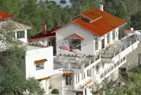 Woodsvilla Resort Ranikhet Hotels in Turkaura