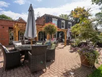 The Dewdrop Inn Hotels in Worcester