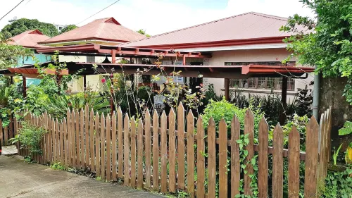 Royal Thee Bed & Breakfast Hotels in Amadeo