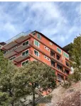AK Hotel & Suites