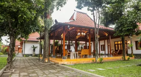 Omah Siliran Heritage Отели рядом со станцией Yogyakarta