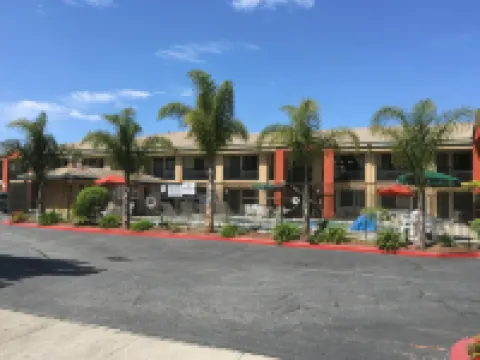 Super 8 by Wyndham Salinas Hoteles en Salinas