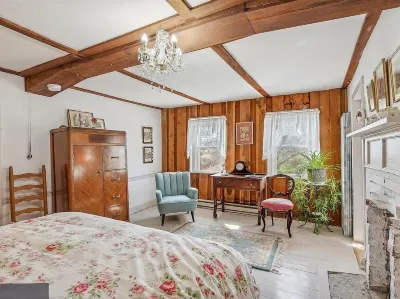 Historic Farmhouse Homestead in an idyllic, countryside setting Hotels near Sage Moon Herb Shop