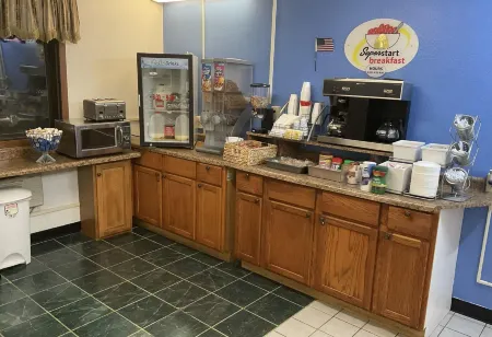 Budget Host Inn Отели в г. Мейпл-Лейк