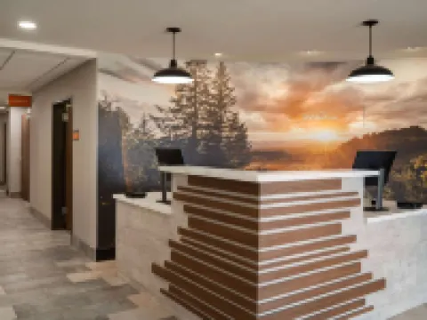 La Quinta Inn & Suites by Wyndham Springfield Hotels in Springfield