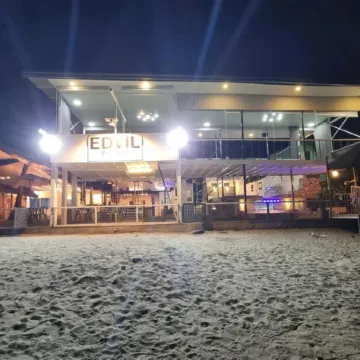 EDVIL BEACH RESORT AND JACUZZI POOL SPA