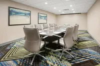 Holiday Inn Express & Suites Marysville Hotels in Arlington