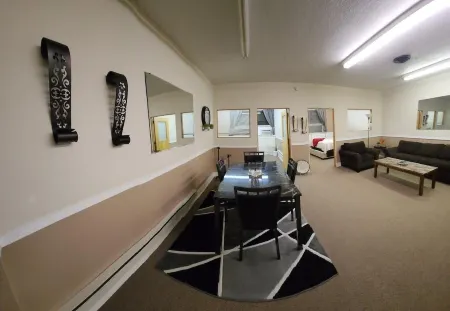 This is the cozy rooftop cottage Отели в г. Джеймстаун