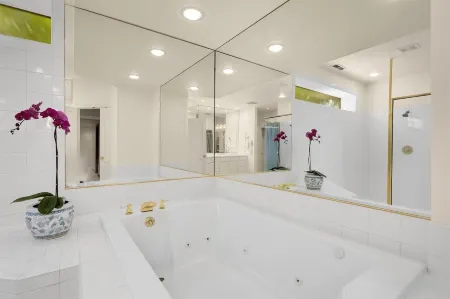 Breathtaking Water Views and Private Beach Access - Stunning Coastal Haven