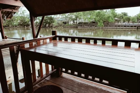 RuenNamyen Resort Amphawa