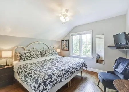 Matisse Bed & Breakfast Отели рядом с достопримечательностью «Сентенниал Лилак Гарден»