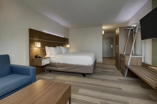 Holiday Inn Express & Suites Wapakoneta