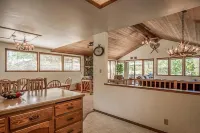 Cozy Sunriver Home w/ AC, Fireplace, HotTub, 8 SHARC Passes, Outdoor Heaven