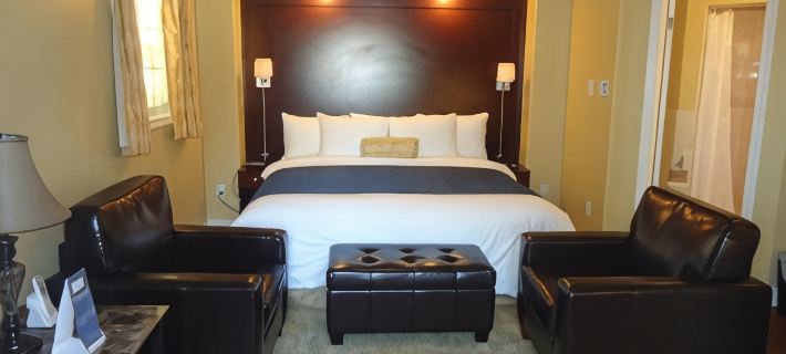 Bayside Inn & Waterfront Suites Hotels in Kingston