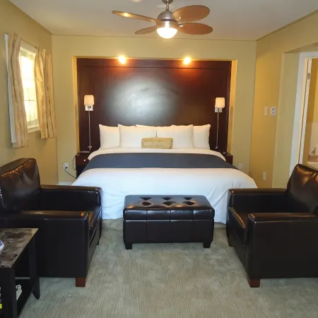 Bayside Inn & Waterfront Suites