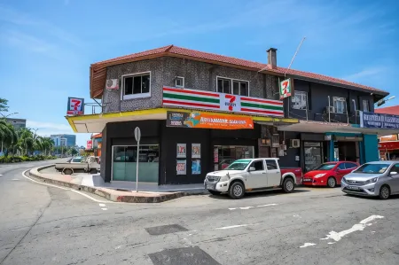 Lazy Cat Home at Gaya Street