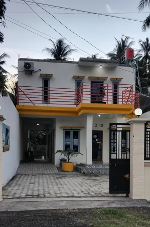 Homestay Teluk Pangpang Banyuwangi Отели в г. Cluring