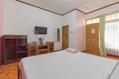 Seruni Guest House Near Alun Alun Lembang Mitra RedDoorz Các khách sạn ở Lembang