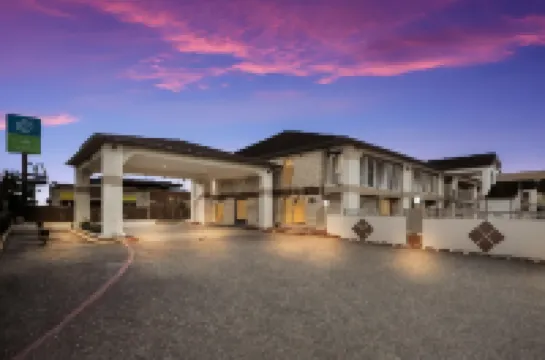 Best Western Deer Park Inn  Suites