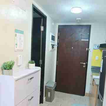 Manhattan plaza tower 1 araneta center cubao with Balcony, karaoke, netflix Others