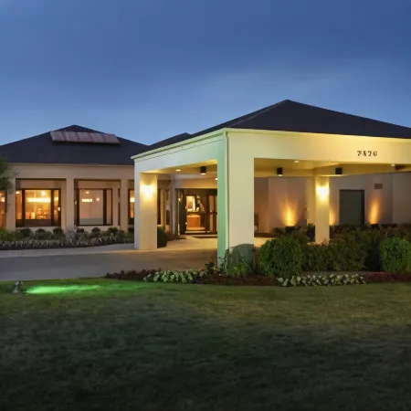 Courtyard Rockford Отели рядом с достопримечательностью «Swanson Park»