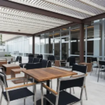 ハンプトン イン バイ ヒルトン イラプアト