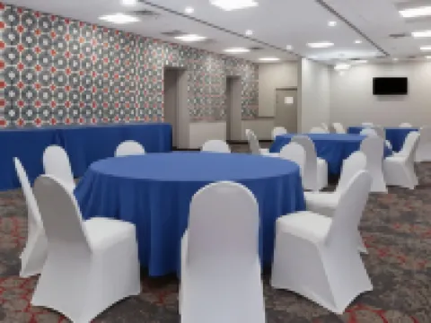 Ramada by Wyndham Hartford North / Bradley Airport Hotels in Windsor Locks