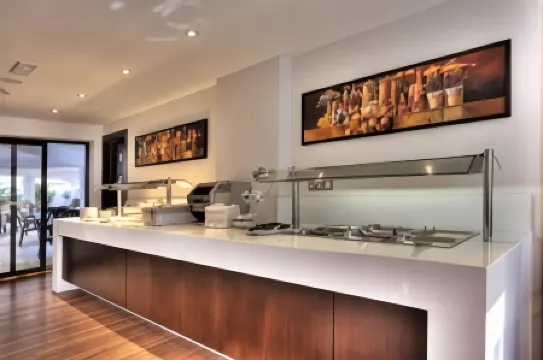 Livadhiotis City Hotel