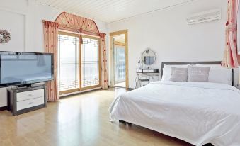Taean (Anmyeondo) Secret Garden Pension